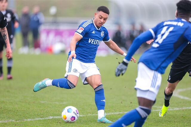 Steven van der Sloot Schalke U23, hier im Profitestspiel gegen Verl