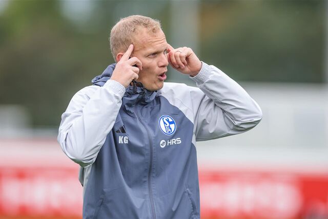 25.10.2023, Fussball, Saison 2022/2023, 2. Bundesliga, Training FC Schalke 04, Cheftrainer Karel Geraerts (FC Schalke 04)



Foto: Tim Rehbein/RHR-FOTO