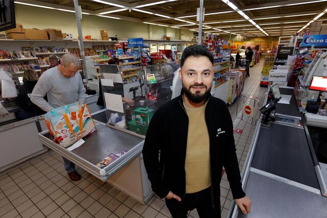 Marktleiter Ugur Bayoglu im Rewe-Markt am Roggenkamp
