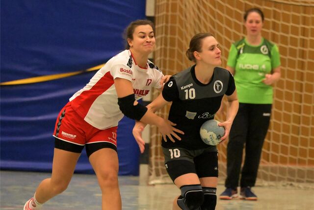 Martha Wegemann (r.) steuerte neun Treffer zum Sieg des VfL Brambauer bei.