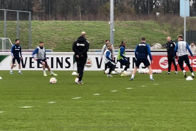 Schalke im Training: Die „zweite Trainingsgruppe“ war heute prominent besetzt.