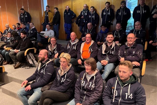 Einige Dutzend Mitarbeiter des Aluminiumwerks Unna besuchten am Donnerstag (22.02.) den Ratssaal im Unnaer Rathaus.