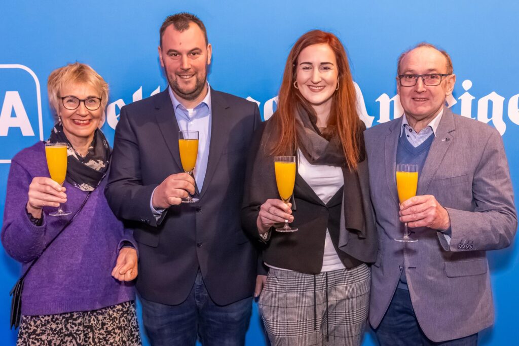 Familie Lategahn stieß an auf ihren Preis für Tradition und Innovation Familie Lategahn stieß an auf ihren Preis für Tradition und Innovation