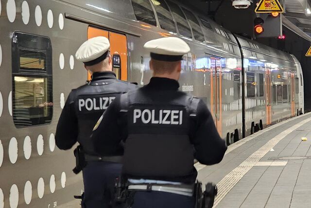 Zwei Bundespolizisten auf Streife am Hauptbahnhof Dortmund.