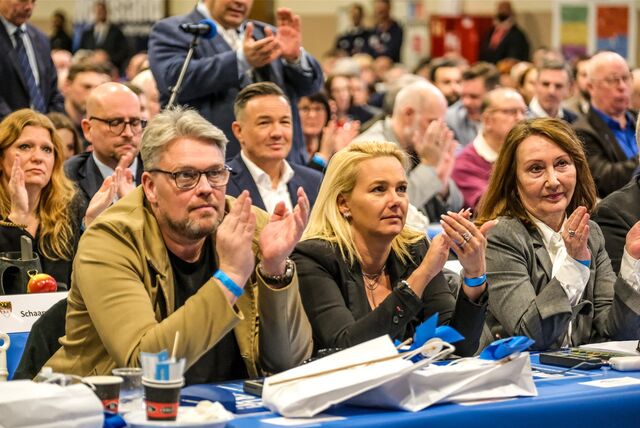 Beifall für den Vorsitzenden Dr. Martin Vincentz gab es auf dem AFD-Landesparteitag 2024 in Marl im Eventzentrum an der Gräwenkolkstraße.