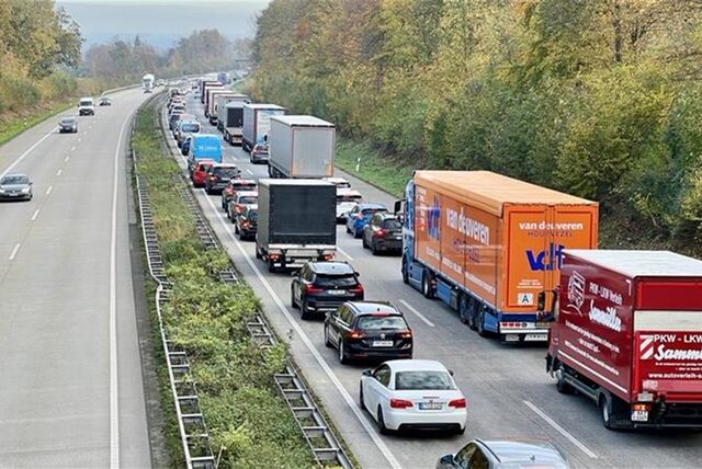 Ein Unfall auf der A44 Höhe Unna sorgt am 1. September für Stau auf der Autobahn. (Symbolfoto)