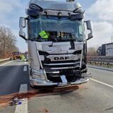 Auf der Autobahn 44 bei Unna ist dieser Lastwagen am Mittwoch (28.02.) auf einen anderen aufgefahren.