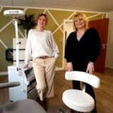 Anna Schumann und Nadja Möller-Herwig (r.) eröffneten jetzt ihre Praxis an der Adenauerstraße.