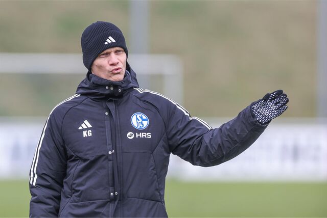 27.02.2024, Fussball, Saison 2023/2024, 2. Bundesliga, Training FC Schalke 04, Cheftrainer Karel Geraerts (FC Schalke 04)