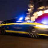 Die Polizei hat zwei mutmaßliche Einbrecher über mehrere Straßen im Osten von Dortmund verfolgt. (Symbolbild)
