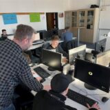 Lehrer und Schüler in einem Klassenraum am Lippe-Berufskolleg in Lünen