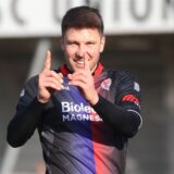 Kai-Bastian Evers vom KFC Uerdingen gestikuliert auf dem Spielfeld.