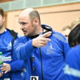 Daniel Schnellhardt gibt Anweisungen an seine Spieler.