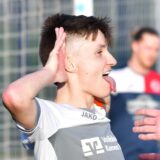 Yannick Lachowicz jubelt mit Finn Drücker und Jason Jäger