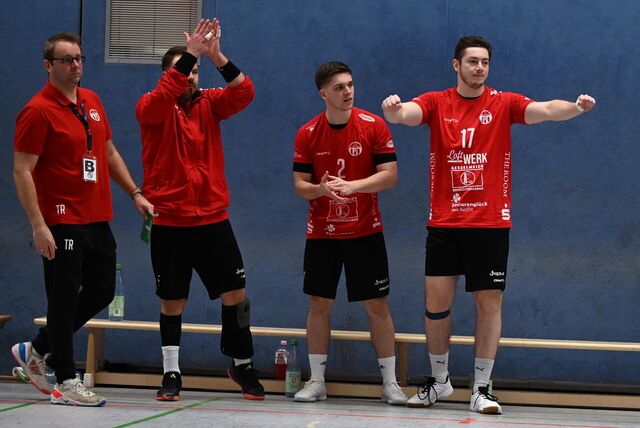 Der HC TuRa Bergkamen will weiter die Jubelpose einnehmen: (v.l.) Thomas Rycharski, Marco Goslawski, Luca Sudhaus und Philipp Koch.