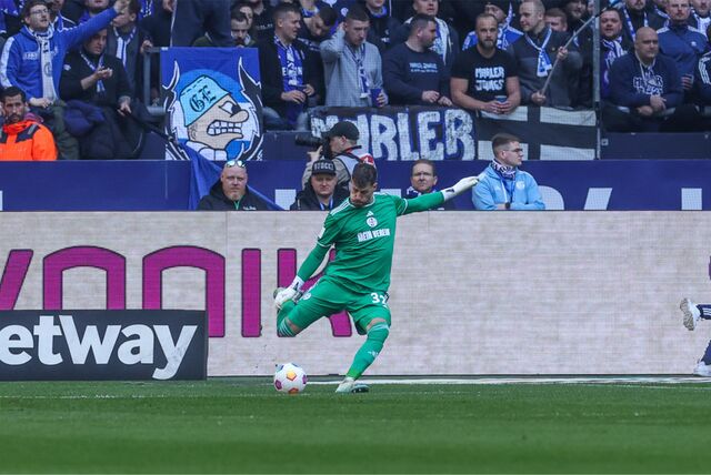 Torwart Marius Müller hatte bei den drei Gegentoren keine Chance.