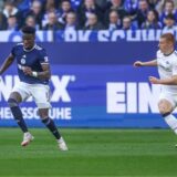 Bryan Lasme (l.), Schalke 04