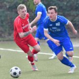 Julien Brehorst (l.) und der Werner SC II konnten den SV Südkirchen, hier mit Paul König, oftmals nicht stoppen.