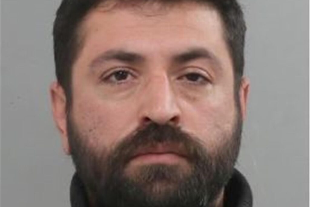 Gesucht: Hüseyin Akkurt. Gegen ihn liegt ein Haftbefehl des Amtsgerichtes Bielefeld vor.