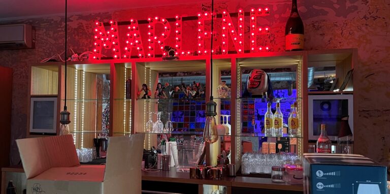 Das Licht geht aus in der Marlene Bar in der Dortmunder Innenstadt.