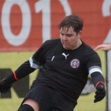 Mühlhausens Keeper Lennis Ostermann (l.) beim Abschlag.