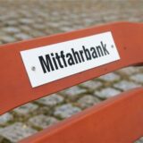 Solche Mitfahrbänke könnte es möglicherweise bald auch in Selm geben. Zumindest mögliche Standorte werden jetzt geprüft.