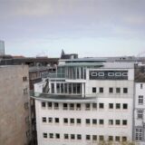 Die Außenterasse des Penthouse am Alten Markt thront über dem Platz.