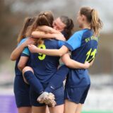 Die Frauen des SV Herbern feiern den Sieg gegen den PSV Bork.