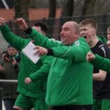 Großer Jubel beim Thomas Gebhardt (m.l) sowie den Auswechselspielern von GS Cappenberg über den 2:1-Siegtreffer von Lars Bußkamp gegen den SV Bausenhagen.