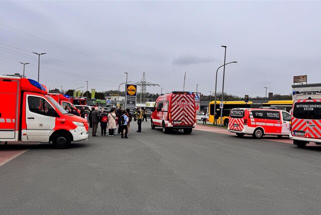 Großeinsatz in Essen: Reizgas in Linienbus in Essen versprüht.