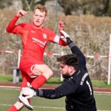 RWU-Kapitän Jonas Appelhoff scheitert an VfK-Keeper Erik Lenschmidt.