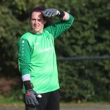 Borks Torhüterin Michelle Leymann schaut übers Feld.