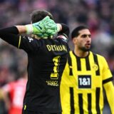 Gregor Kobel legt die Hände hinter den Kopf.
