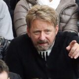 Sven Mislintat streckt den Finger aus.