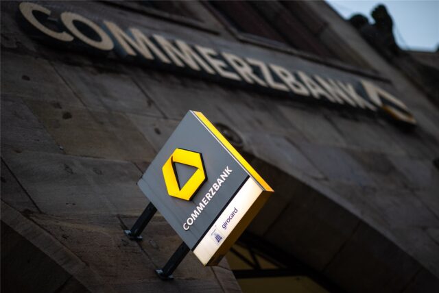 Die Commerzbank schließt alleine in NRW bis 2022 99 Filialen.