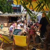 Strandfeeling in der Innenstadt: So wie hier in Werne soll es am Pfingstwochenende auch bei „Selm karibisch“ auf dem Willy-Brandt-Platz aussehen.