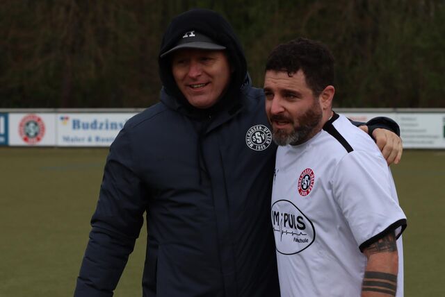 Patrick Gambero (r.) wird bei der U23 des SSV Mühlhausen in der nächsten Saison Olivier Klose (l.) als Trainer ersetzen.