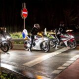Hunderte PKW und Motorräder im Rahmen des „Car-friday“ in Goch am Niederrhein.