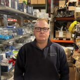 Klaus Wienecke (Geschäftsführer von Haustechnik Barkey GmbH in Brackel) steht in seiner Werkstatt, in die eingebrochen wurde.