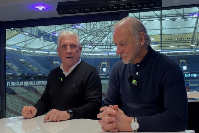 Die Fußball-Legenden Klaus Fischer und Rüdiger Abramczik sprechen im Legenden-Talk über den S04.