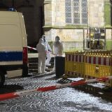 Einsatzkräfte der Polizei an der Reinoldikirche in Dortmund