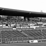Schalker Fans im Mai 1989 auf der Tribüne des Niedersachenstadions