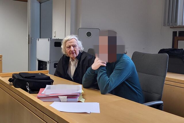 Voller Reue: Der Angeklagte neben seinem Verteidiger Siegmund Benecken im Essener Landgericht.