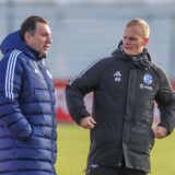 22.01.2024, Fussball, Saison 2023/2024, 1. Bundesliga, Training FC Schalke 04, v. l. Sportdirektor Marc Wilmots (FC Schalke 04), Cheftrainer Karel Geraerts (FC Schalke 04) Foto: RHR/Rehbein
