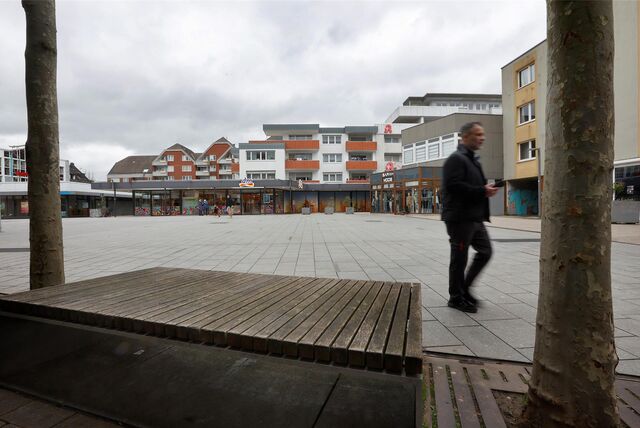 Der Willy-Brandt-Platz ist Teil der Fußgängerzone und erhielt im Rahmen der Innenstadtsanierung, die von 2004 bis 2008 lief, ein neues Gesicht.