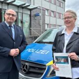 Polizeihauptkommissar Bernd Pentrop, Pressesprecher der Kreispolizeibehörde Unna, und Erste Kriminalhauptkommissarin Christiane Schmitz, stellvertretende Leiterin der Direktion Verkehr.