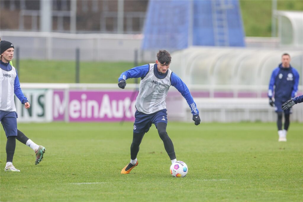 Yusuf Kabadayi (am Ball) droht bei der nächsten Gelben Karte eine Sperre. Yusuf Kabadayi (am Ball) droht bei der nächsten Gelben Karte eine Sperre.