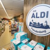 Logo von Aldi in der Filiale am Bruayplatz in Fröndenberg