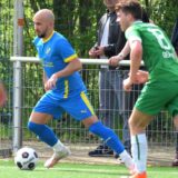 SG Gahmens Adem Cabuk dribbelt