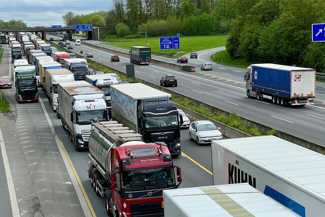 Stau auf der A1 beim Kreuz Dortmund/Unna